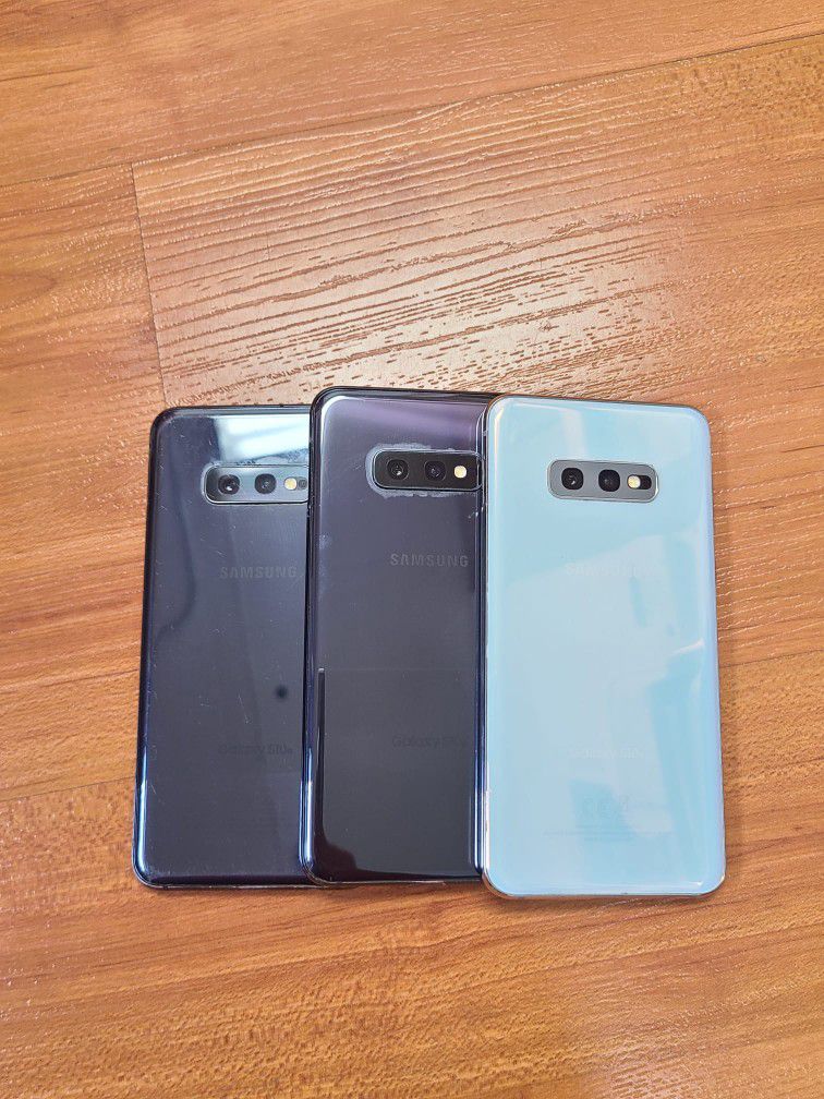 Samsung Galaxy S10e 128gb Unlocked Like New Condition No Defects And Universal 