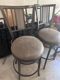 Set of 2 sturdy barstools