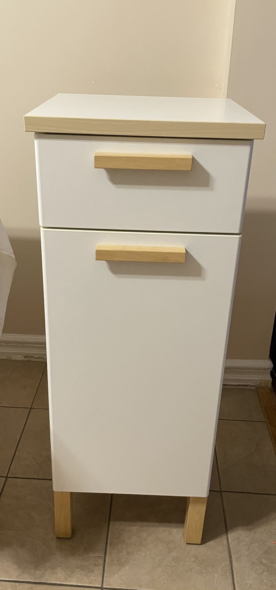 Cabinet with drawer and shelf 