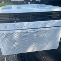 Window ac pls read ad