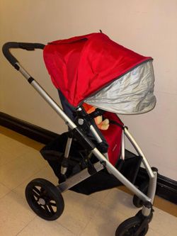 UPPAbaby Vista Stroller. GIVE IT TO ME AS A GIFT IN  February 2025 EXCELLENT condition. This full-size stroller converts from a single to a double, ac