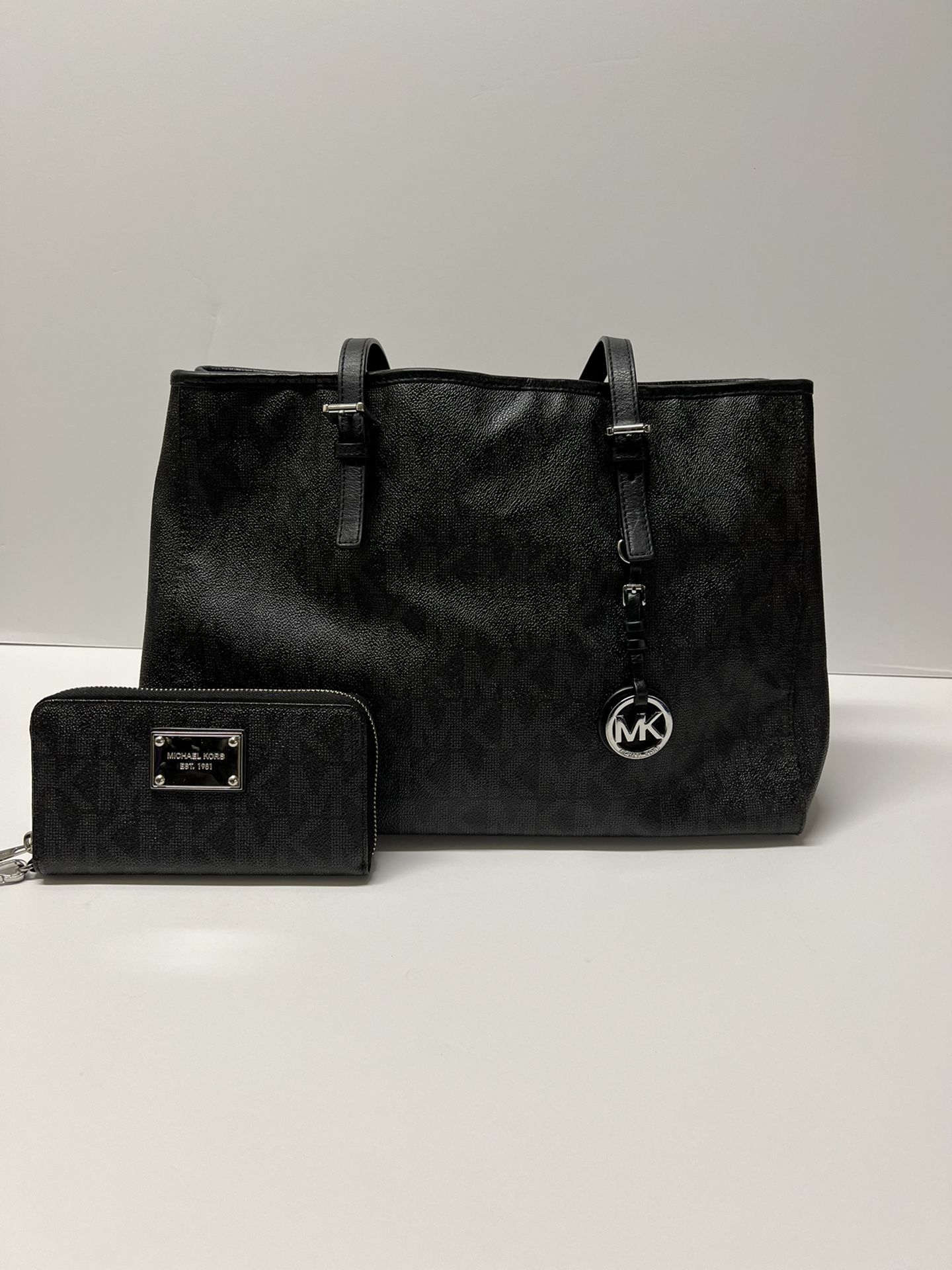 MICHAEL KORS BAG , Like New 