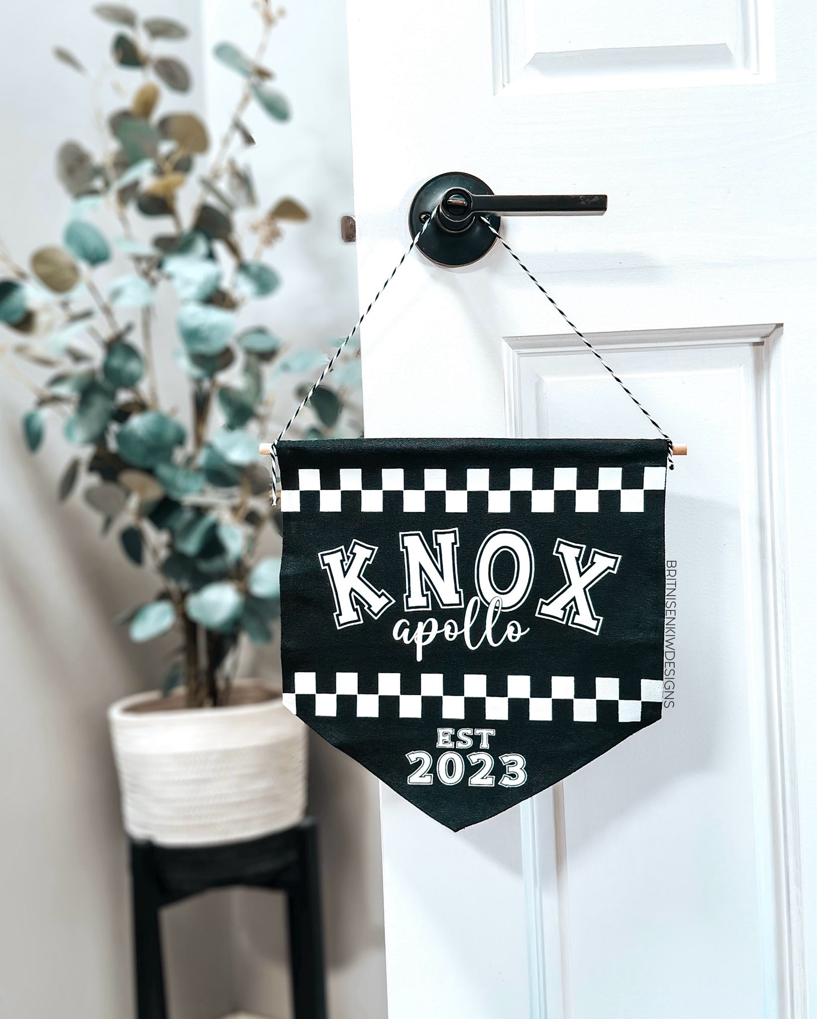 CUSTOM NAME HANGING CANVAS BANNER SIGNđ