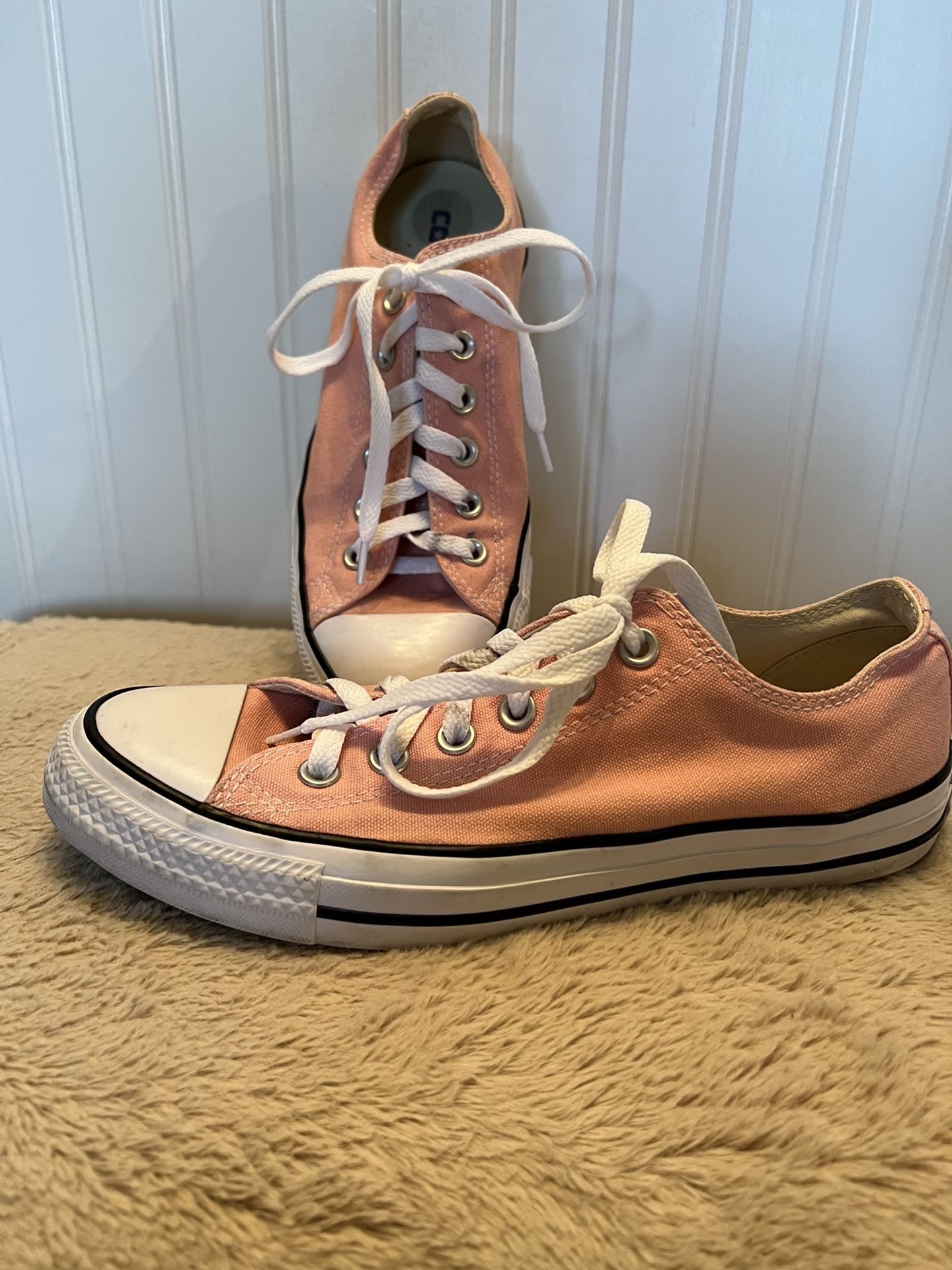 Converse  salmon All Star   MADE IN VIETNAM FABRIQUE AU VIETNAM 132300F 7TJ33YXK00200 Size  MENS  6 WO'S  8  