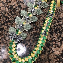 Graduation Leis/ Collares De Graduaciones