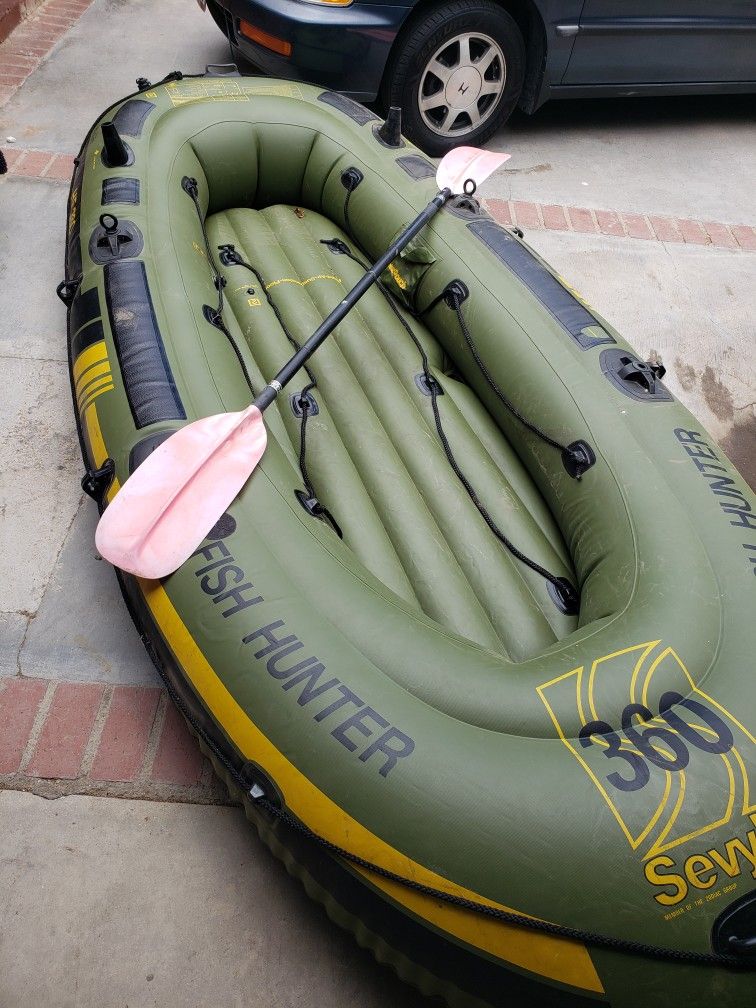 SAVYLOR 360 FISH HUNTER Inflatable Raft For Sale Or Trade for Samsung S 9 Plus Or Newer