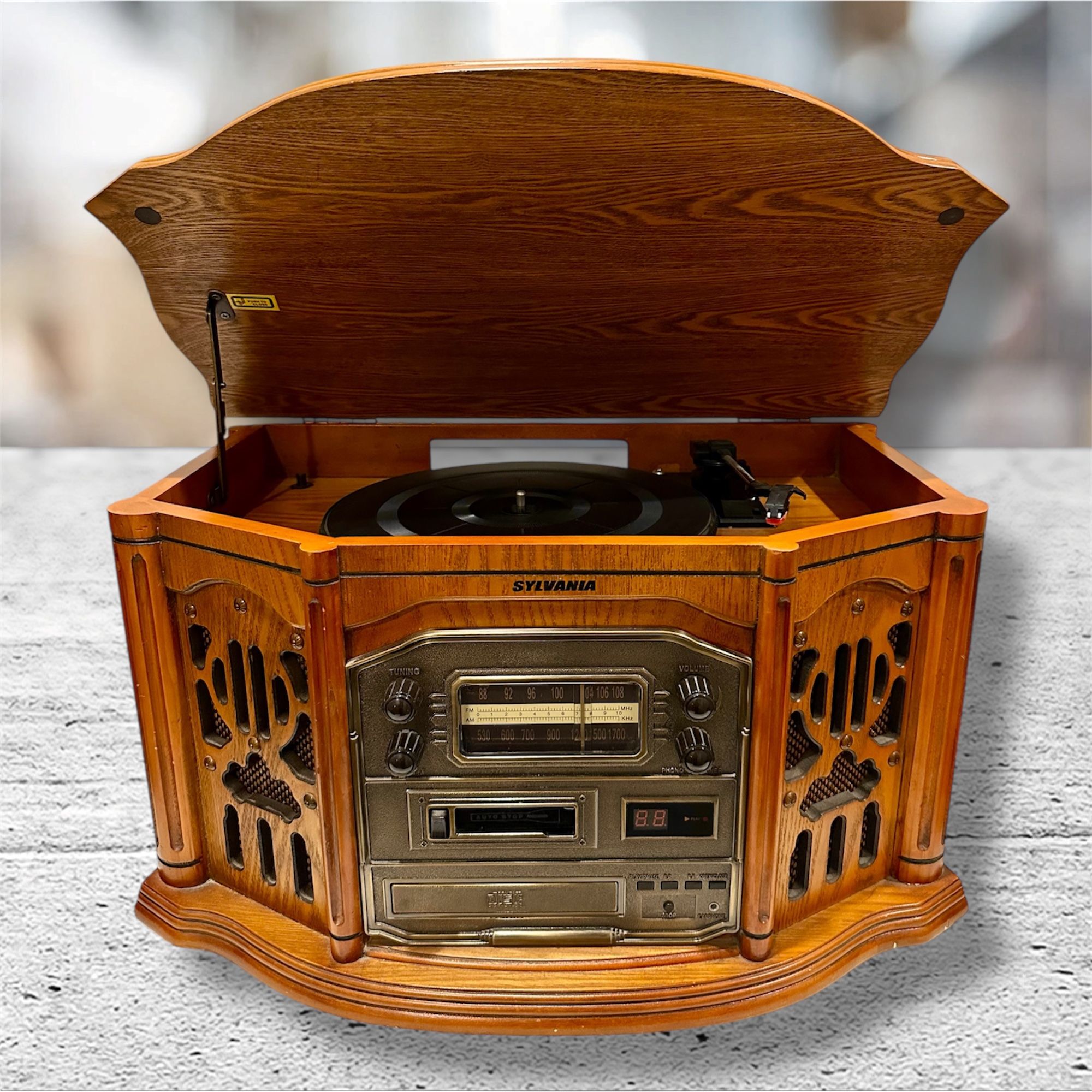 SYLVANIA SRCD822 multimedia record player