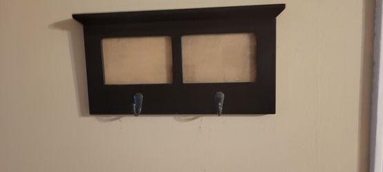 Wall mounted key holder holds 2 pictures