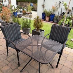 Outdoor Patio Table W/ 4 Chairs
