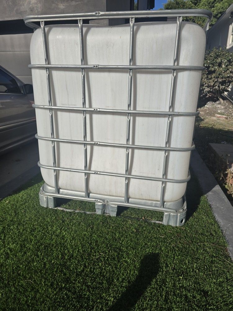 275 Gallon Water Tank