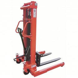 DAYTON Manual Straddle Stacker: