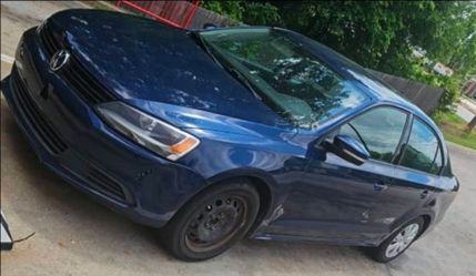 Firme cash wolkswagen  jetta 2014 millas 130 motor transmision exelentes condiciones  100% funcionar se vende como esta