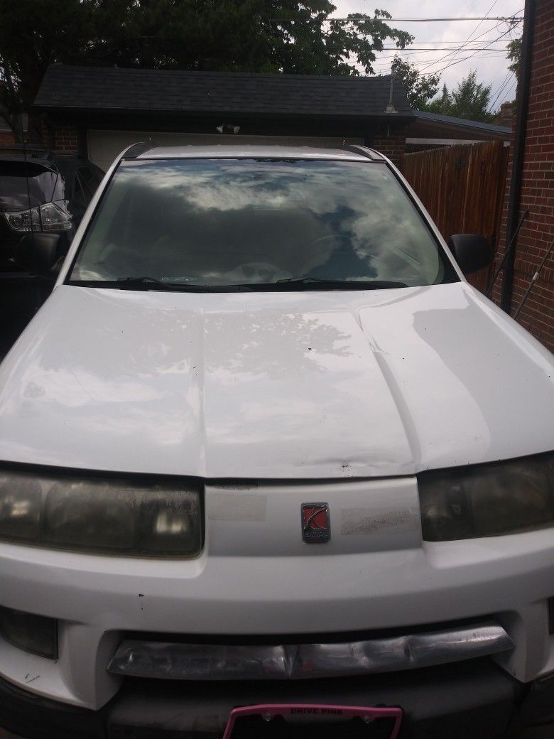 Saturn Vue AWD V6 WHITE FOUR DOOR