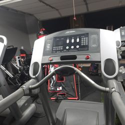 Life Fitness 97 Ti Commercial Treadmill 