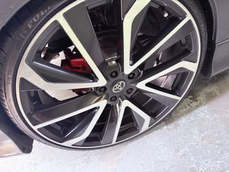 Aros 22 5x114 no se vende busco otro 22 o 20 o los de fábrica d Camry 2012 a 2014 y chavos de vuelta