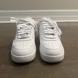White Nike Air Force One 9.5