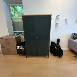 Wardrobe / Dresser