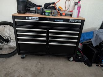 Yukon Rolling Tool Chest Cabinet
