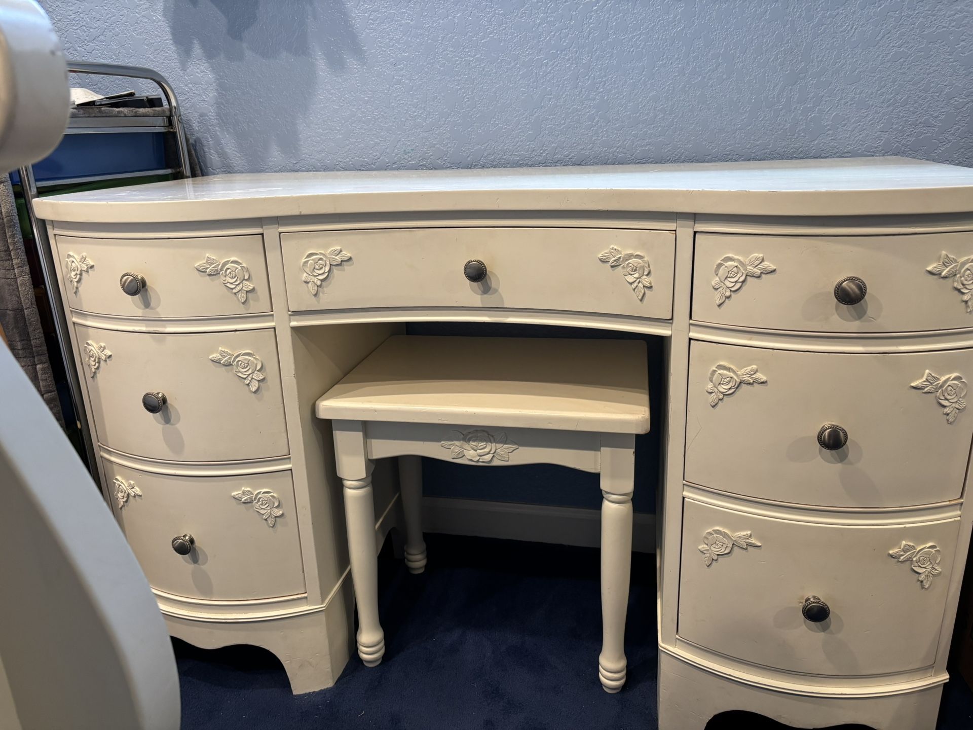 Charming Real Wood Bedroom Set – Twin Bed with Trundle, 2 Dressers & Vanity