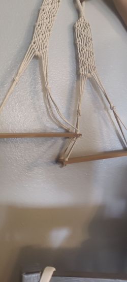 Hanging wall shelves
