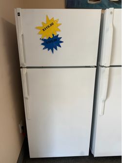 Apartment style- Hotpoint Refrigerator (6 Months Warranty) ALKA#8171