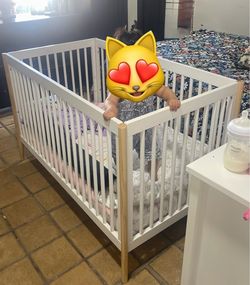 Delta White Crib 4 in 1 convertible Crib