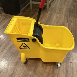 Brand New Rubbermaid Mop bucket