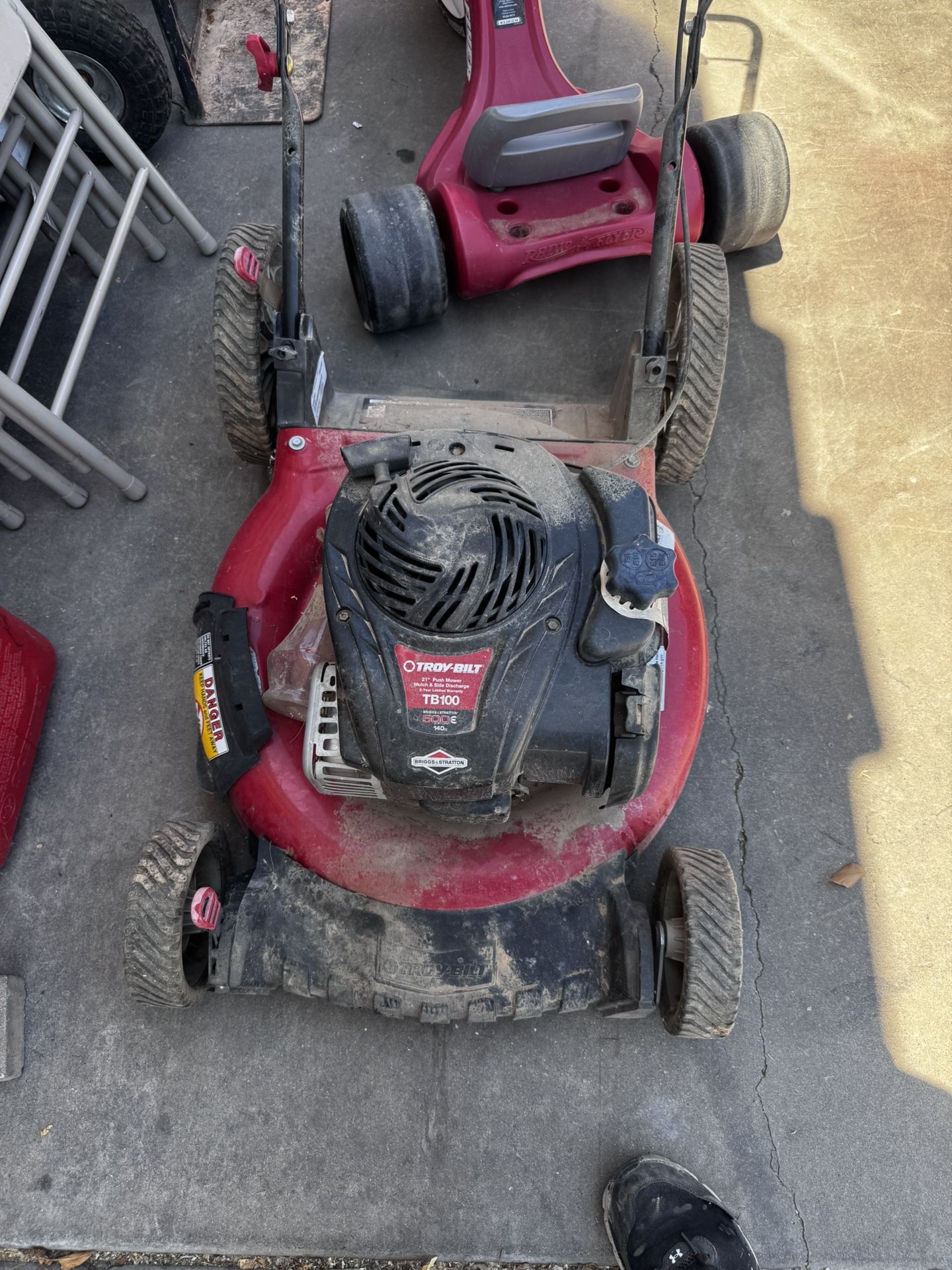Lawn Mower Has Been Sitting And Ran Before It Got Put Up A Good Maintenance And Clean Up And She Will Be Good To Go $100