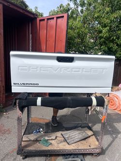 2020–2025 Chevy Silverado Tailgate OEM White
