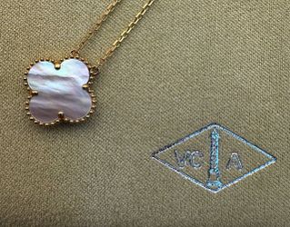 18k yellow gold MOP Van cleef Alhambra style 1 motifs clover shape stone necklace