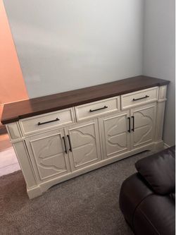 Buffet cabinet