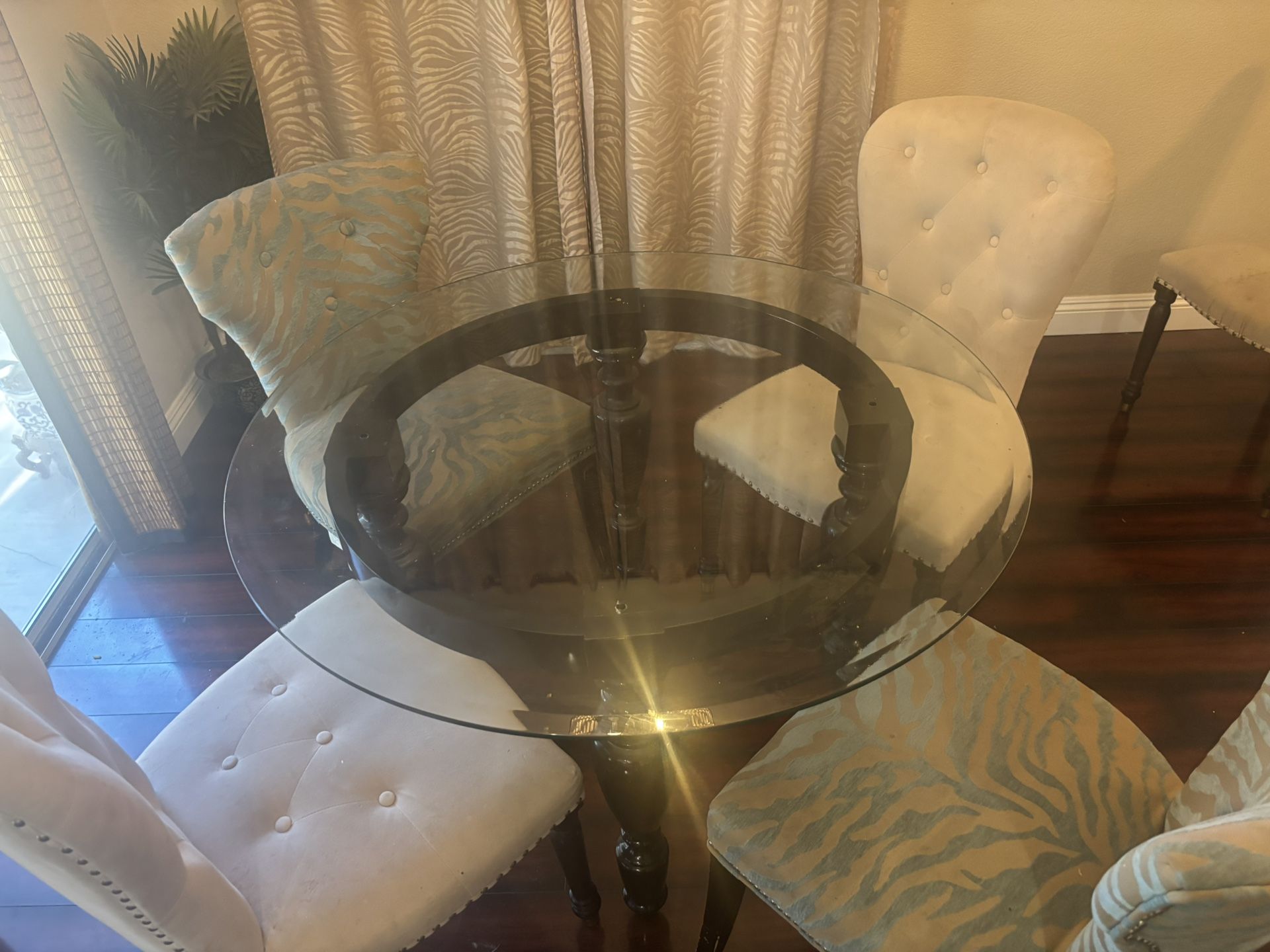 Circle glass Dining Table