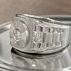 BEAUTIFUL MENS 14K WHITE GOLD with DIAMONDS - 7.8 Gram 