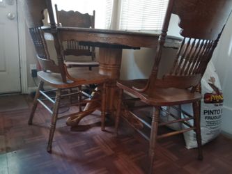 Traditional Oak Pedestal Dining Table