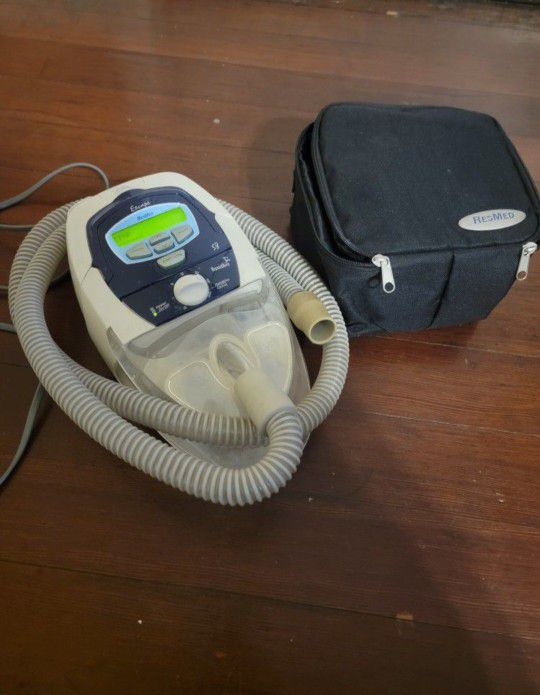 Escape Breading Apnea Machine With Heated HumidAire/Humidifier And Cases 