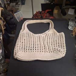 Chrochet Mesh Tote & Beach Bag - Open Grid Pattern W/Solid Stitch Bottom, Shoulder Straps 100% Polyester 15"x10" Good Pre-owned Condition