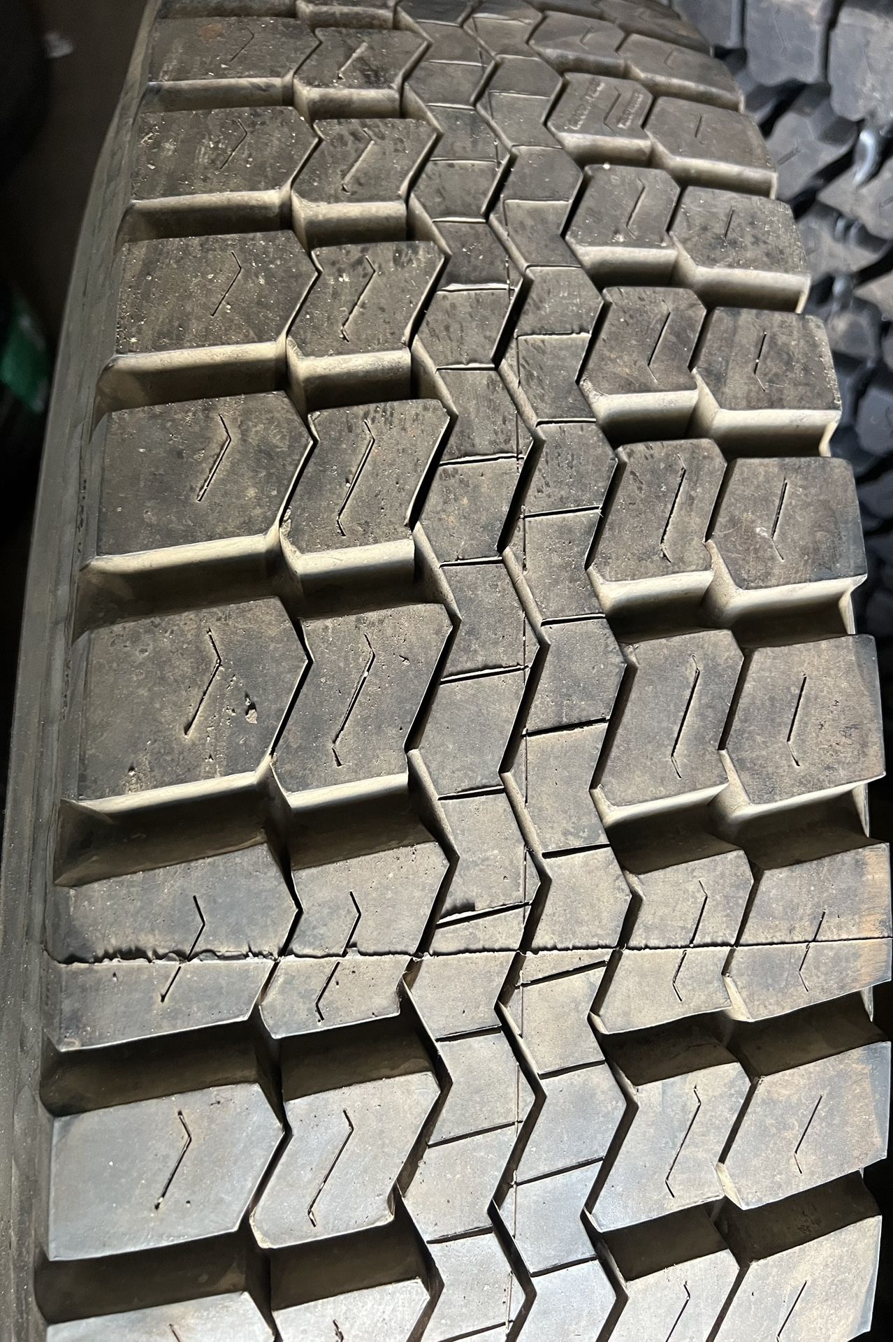 Recap Tires LP24.5