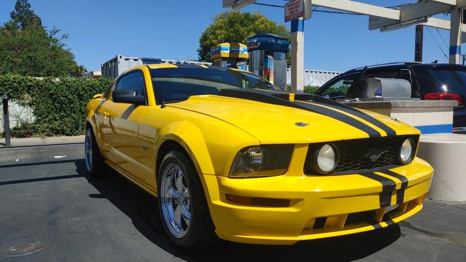 2005 Ford GT