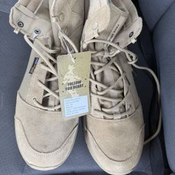 New Free Soldier men’s tactical boots, size 11.5