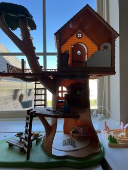 Callico Critters Tree House (Like New)