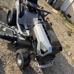 Murray MT200 42 in. 19.0 HP 540cc EX1900 Series Briggs and Stratton Engine Automatic Gas Riding Lawn Tractor Mower