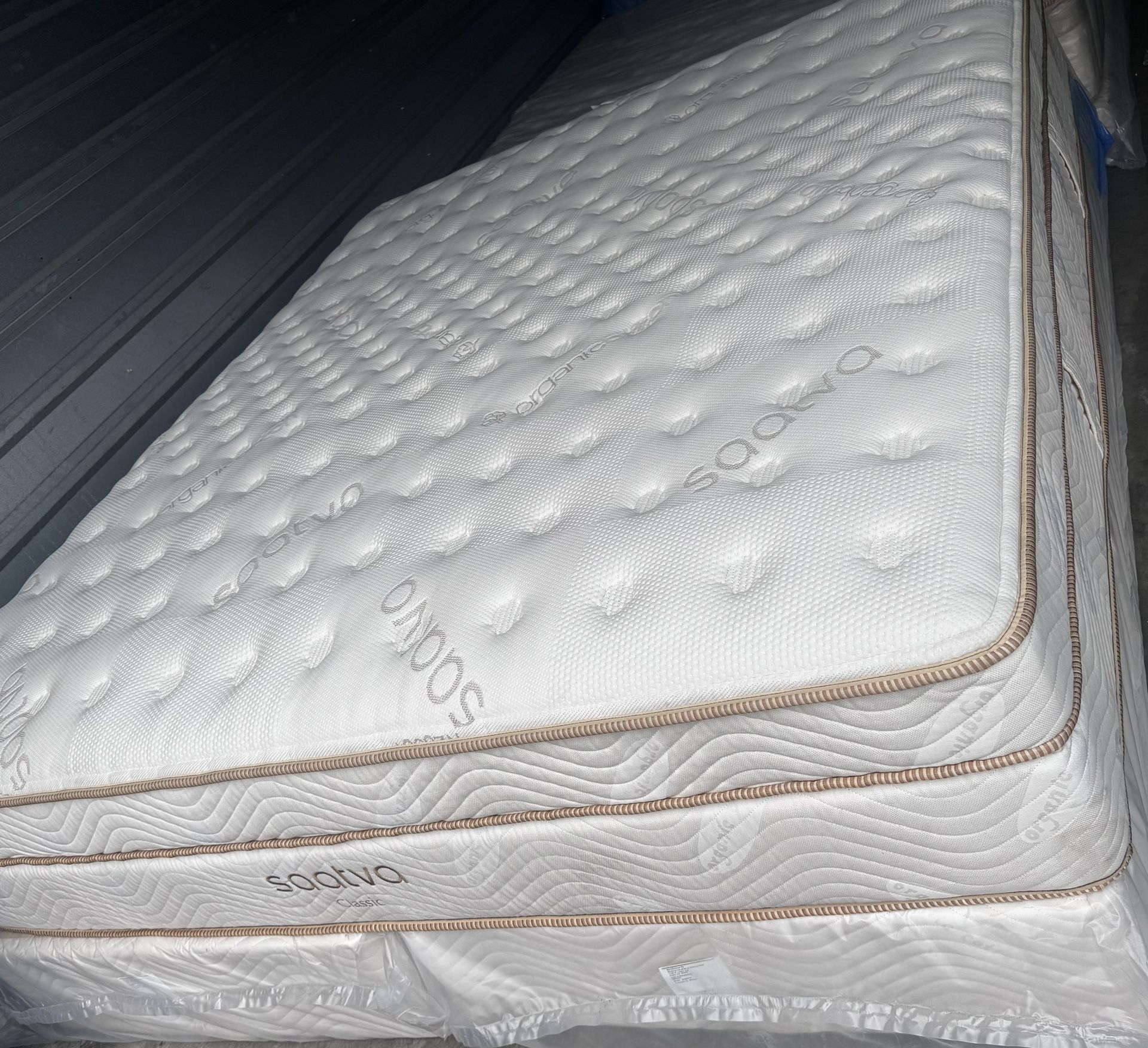 New Organic Queen and Cal/King Matetresses!! Free deliver 