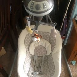 graco baby swing with music and vibration in excellent condition