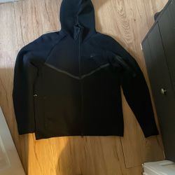 Black Nike Tech Size Medium Not That Bad Condition For A Great Price 
