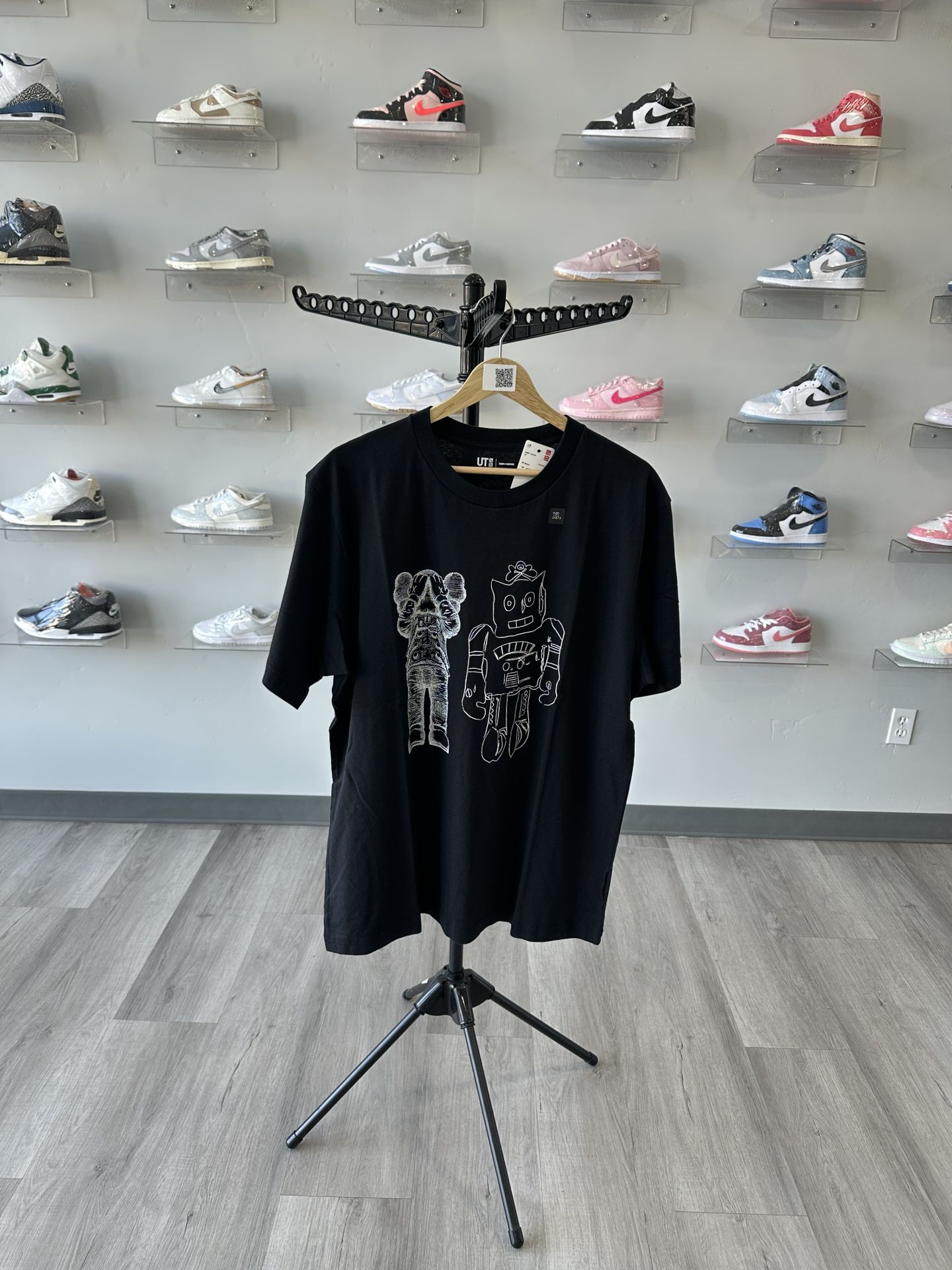 Brand New Brand New Uniqlo KAWS + Warhol UT Graphic T-Shirt Size M, L, XL, XXL, XXXL