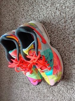Nike Size 6.5 Women's Colorful Tennis Shoes In Great Condition 