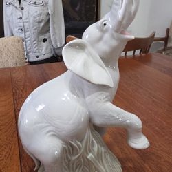 Beautifull Elephant, Spain Porcelaine