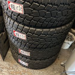 MATCHING SET 35 X 12.50 R 17 TOYO