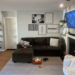 Sectional Couch With Reversible Chaise - Great Condition 