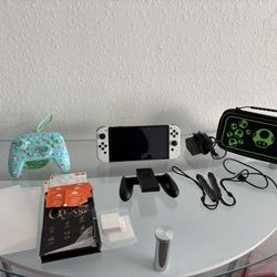 Nintendo Oled White W/ Mario Kart 8 Deluxe & Animal Crossing 